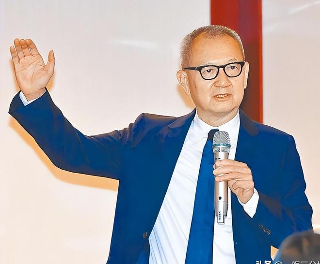 葡萄牙歌手:C罗有半神综合征!世界杯是十个人带一尊雕像!